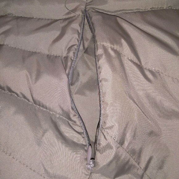 KENNETH COLE REACTION Quilted Down/Feather Puffer Vest … - Picture 9 of 9